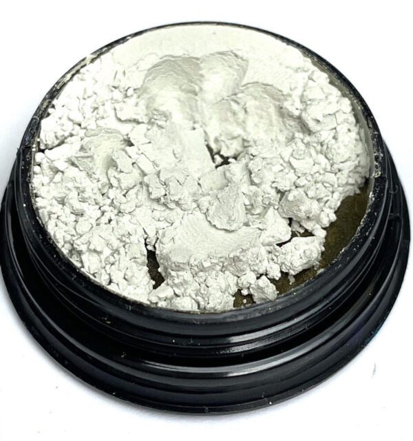 Poudre chrome de couleur blanche pour un effet miroir