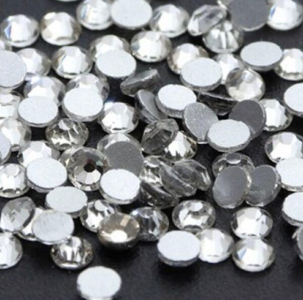 Strass blancs pour ongles boîte de 100